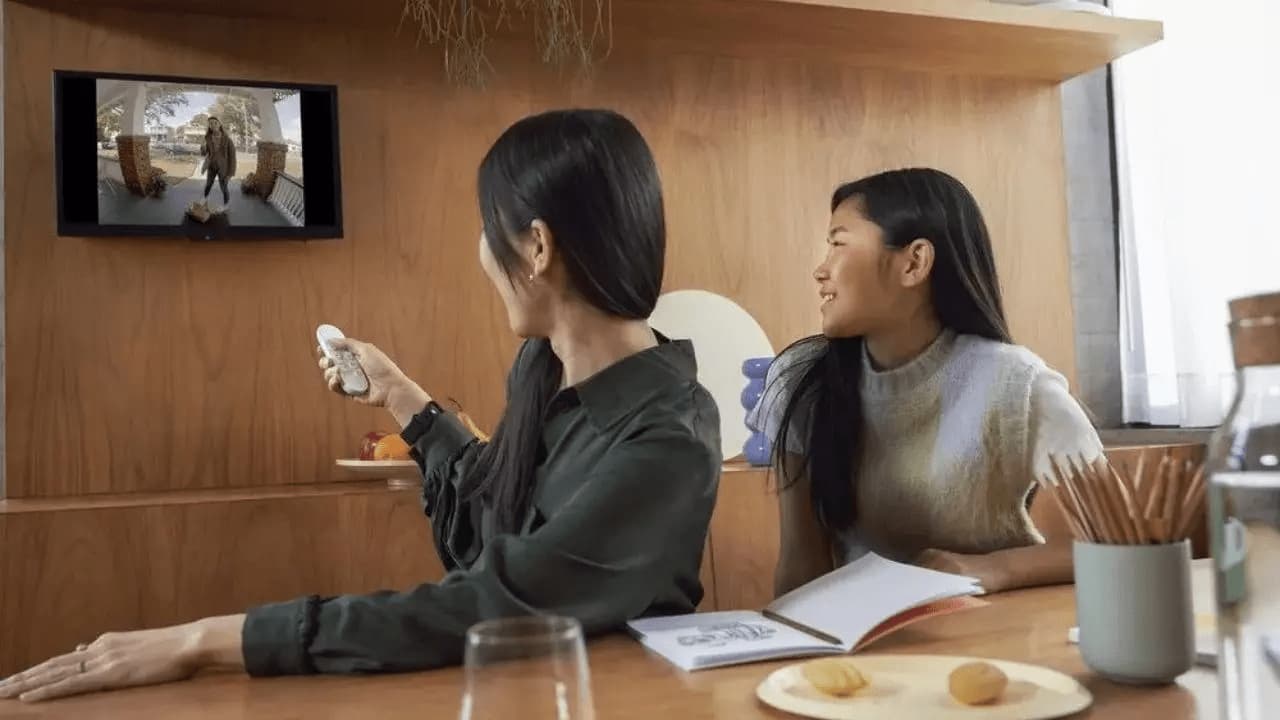 Amigas-utilizando-Chromecast-TV Amigas-utilizando-Chromecast-TV
