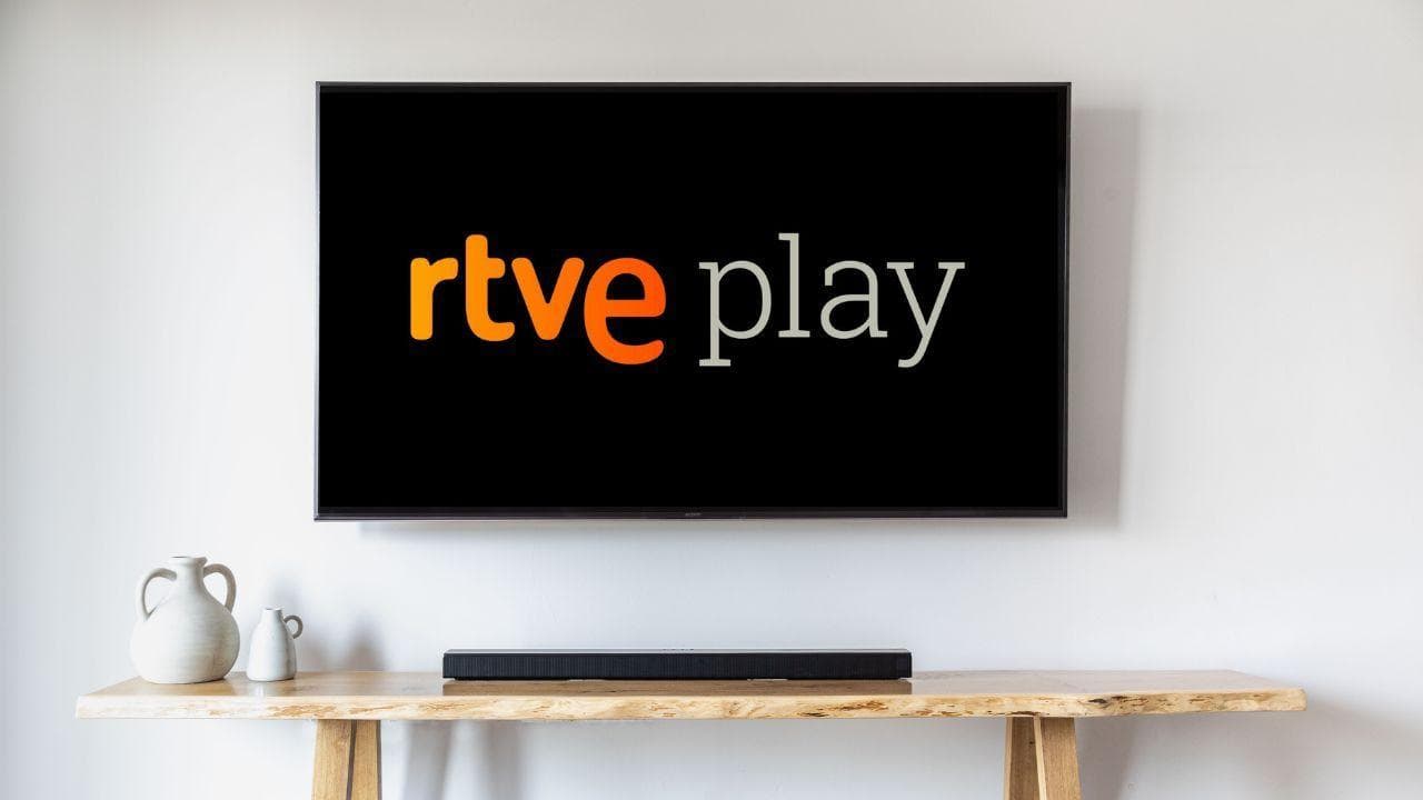 Television colgada logo RTVE Play Television colgada logo RTVE Play