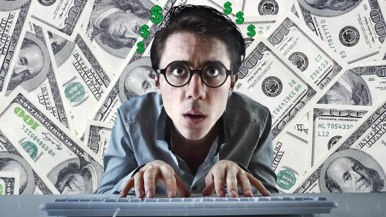 Chico tecleando concentrado dinero fondo imagen Chico tecleando concentrado dinero fondo imagen