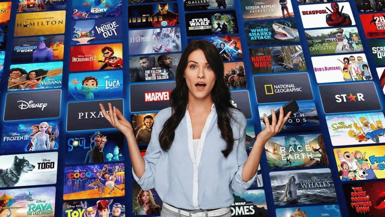 Chica sorprendida fondo series peliculas Disney Plus Chica sorprendida fondo series peliculas Disney Plus