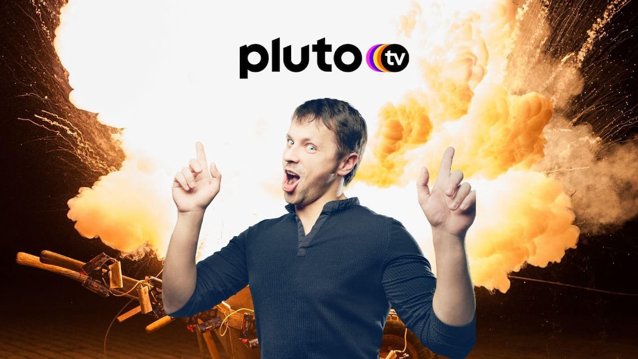 Hombre contento cara tonto logo Pluto TV Hombre contento cara tonto logo Pluto TV