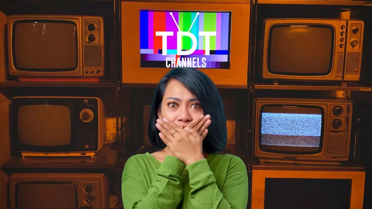 Mujer manos cara logo TDTChannels teles antiguas Mujer manos cara logo TDTChannels teles antiguas
