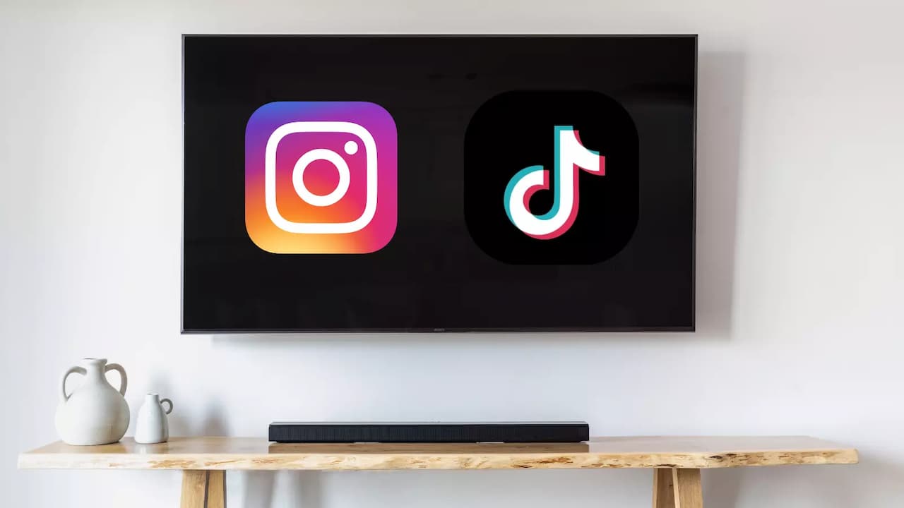 Smart-TV-con-logos-Instagram-y-TikTok Smart-TV-con-logos-Instagram-y-TikTok