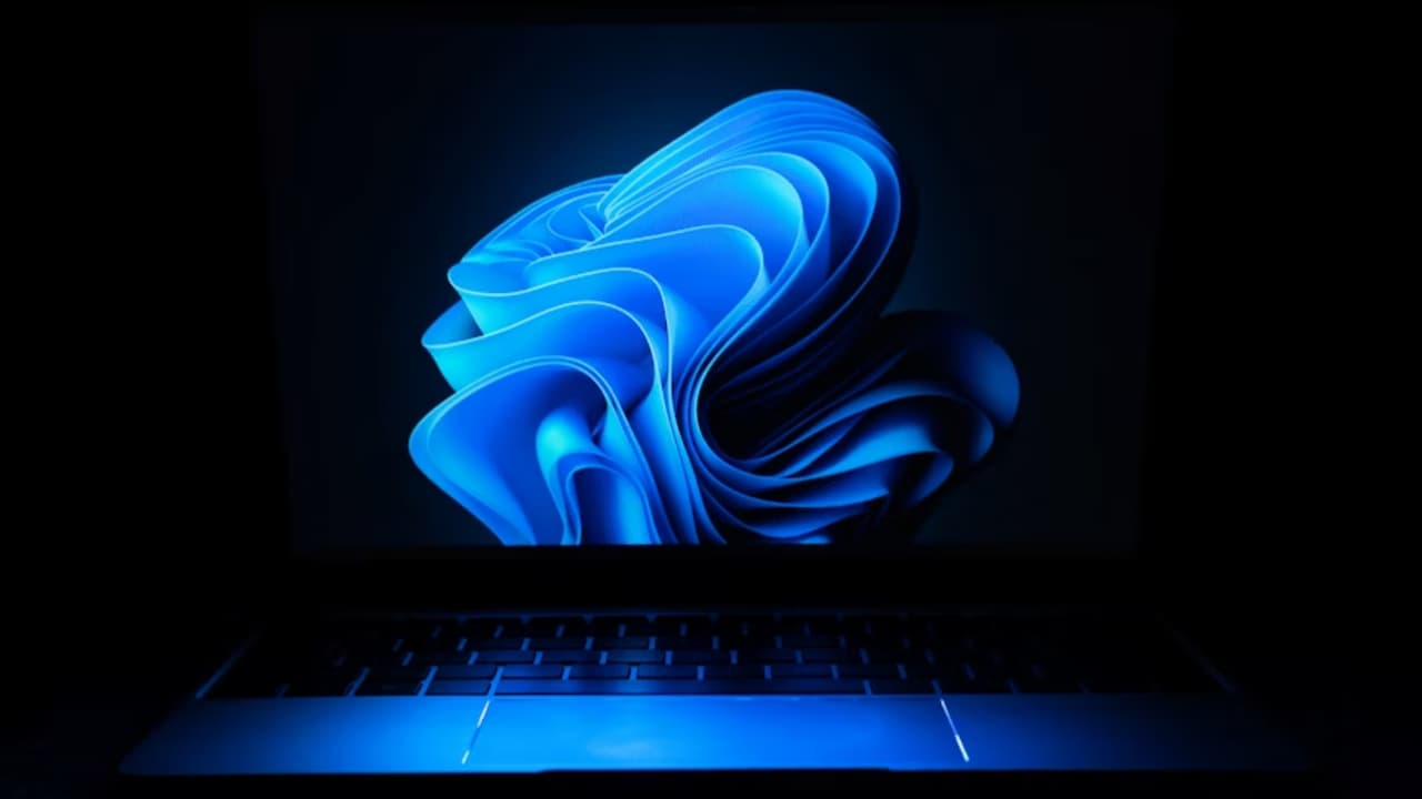 ordenador-con-Windows-11-pantalla-de-inicio ordenador-con-Windows-11-pantalla-de-inicio