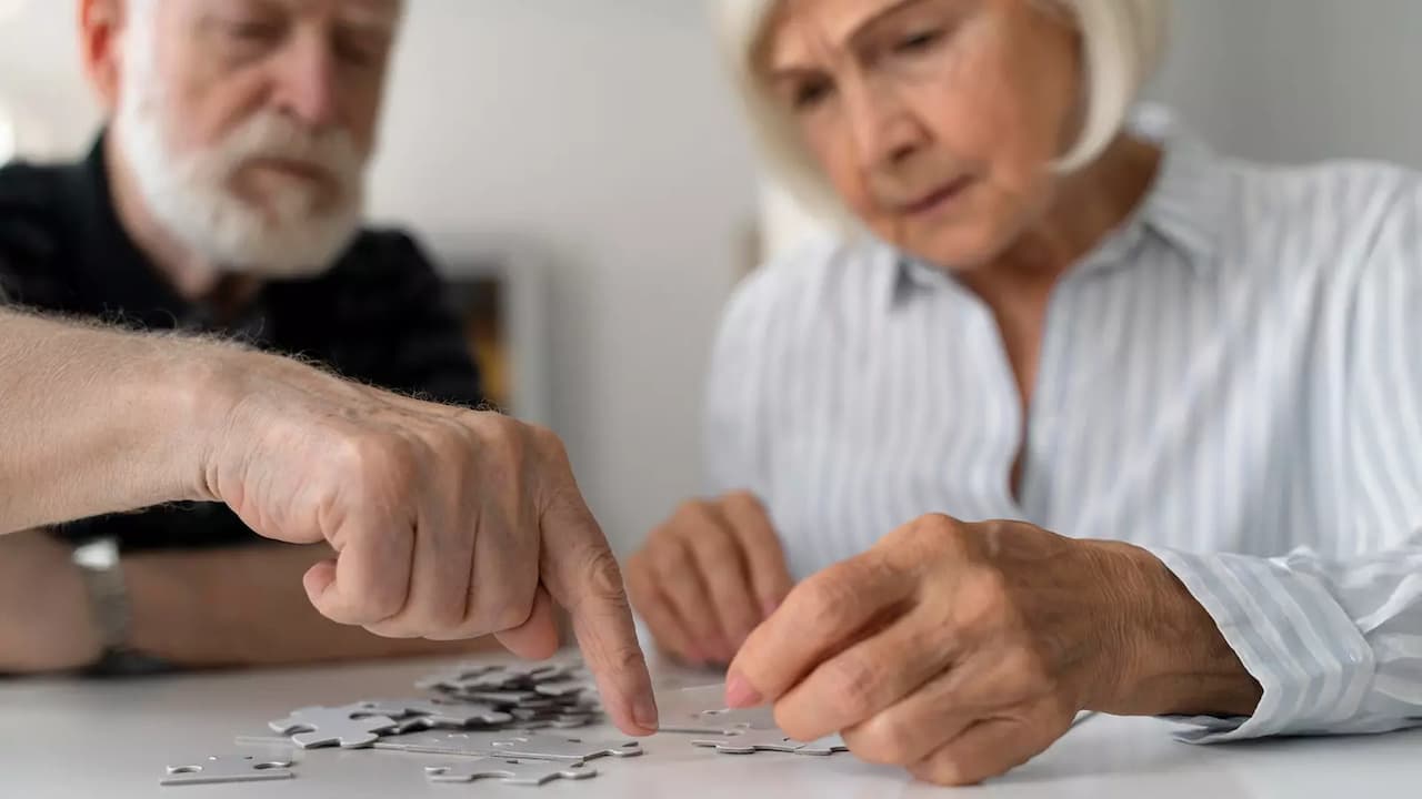personas-mayores-que-enfrentan-la-enfermedad-de-alzheimer personas-mayores-que-enfrentan-la-enfermedad-de-alzheimer